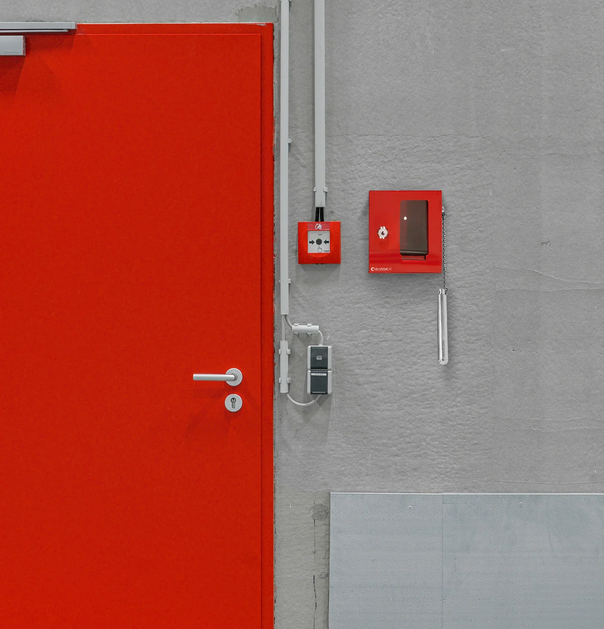 Small Breakable Emergency Key Box with Attached Hammer | AX11838 - Image 8